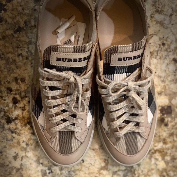 Burberry Sneakers - Picture 3 of 5